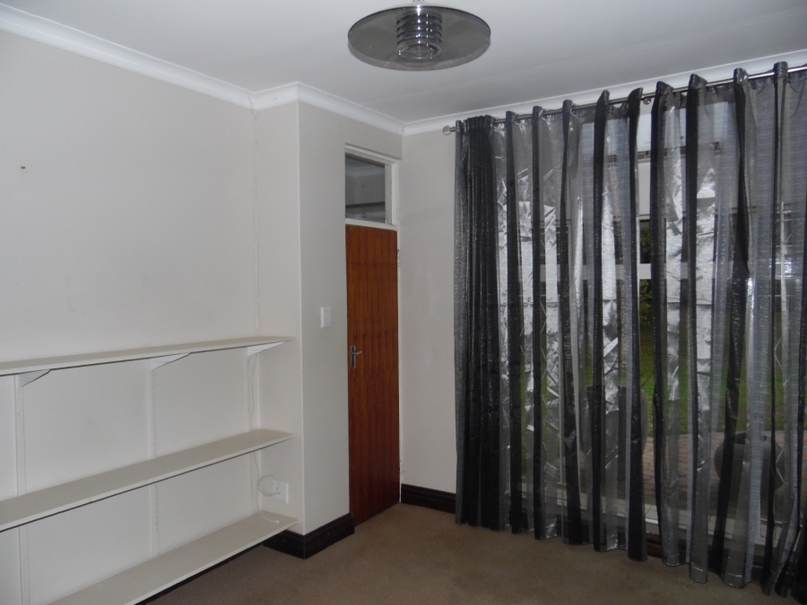 6 Bedroom Property for Sale in Jim Fouchepark Free State